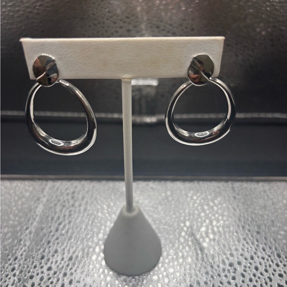 Elegant Silver Hoop Earrings With Post .